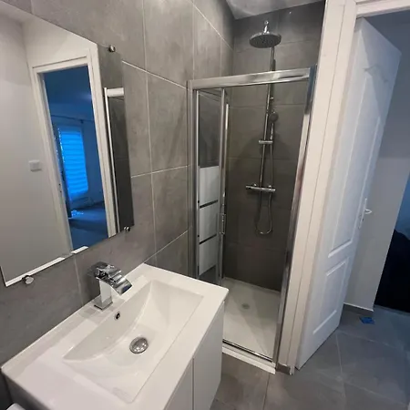 Apartman Renovated In Nice! 5-minute Walk From The Sea!